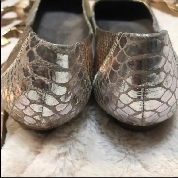 BCBG Paris Metallic Round Toe Flats Size 6.5 - Picture 5 of 8